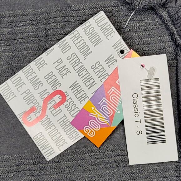 LuLaRoe Classic T Small Grey Pintuck Stripe Textured Tee Solid Top Short Sleeve - Picture 3 of 9